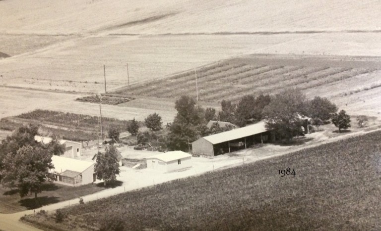 Aerial photograph of the Midwest Research Inc. farm facility in 1984